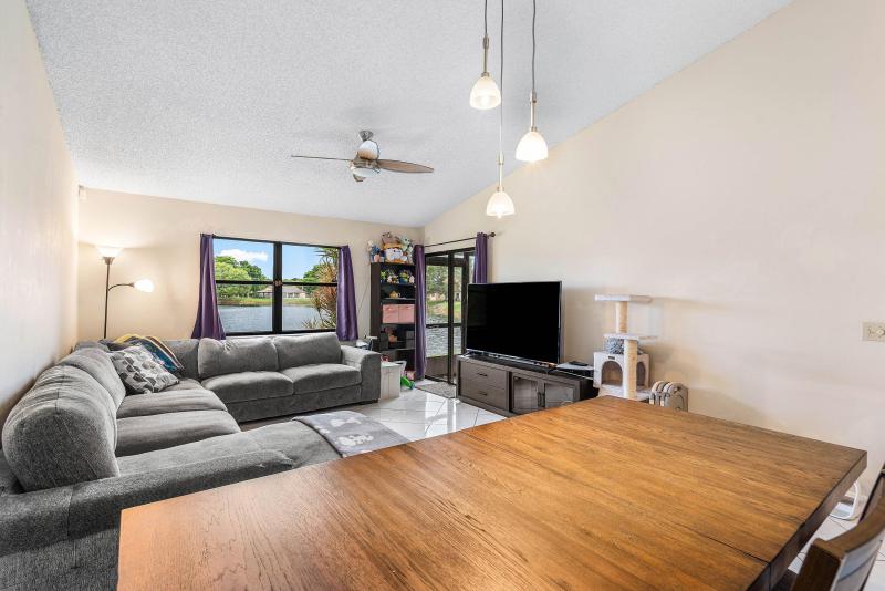  Condo & Townhome Photos