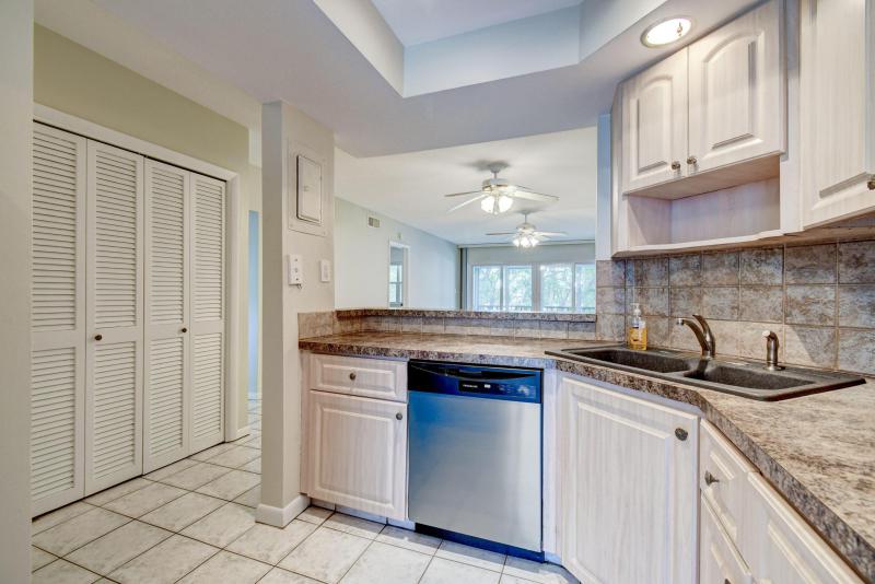 Condo & Townhome Photos