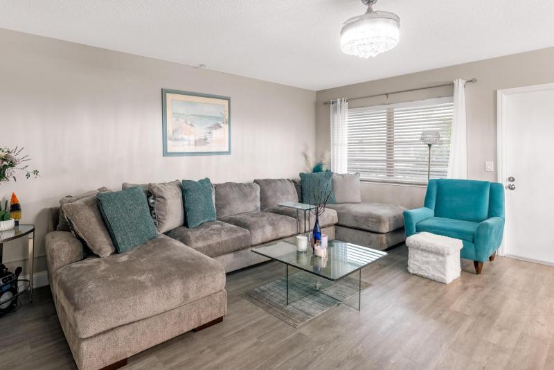  Condo & Townhome Photos