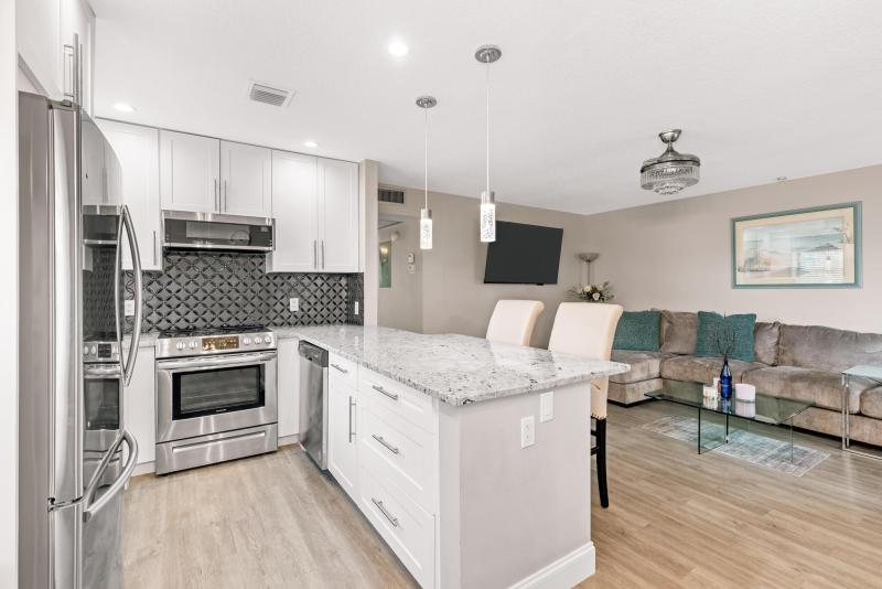  Condo & Townhome Photos