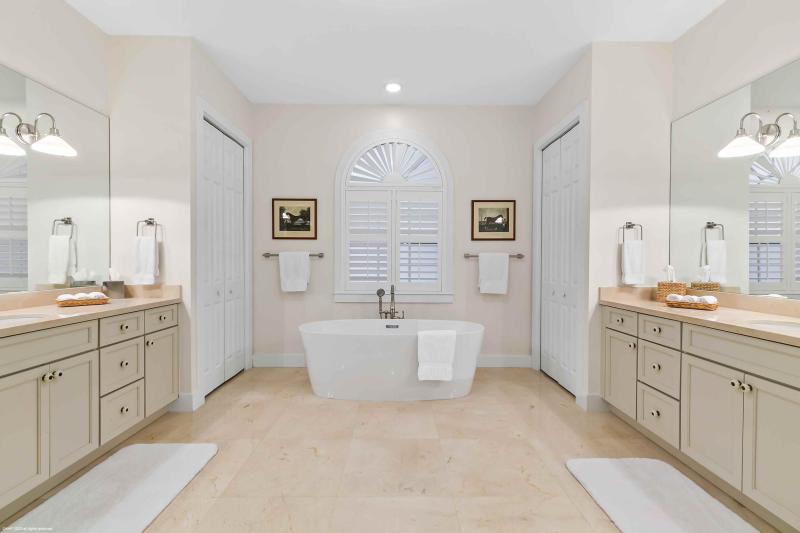 Single Family Homes Photo 12:  Wellington,  FL 33414