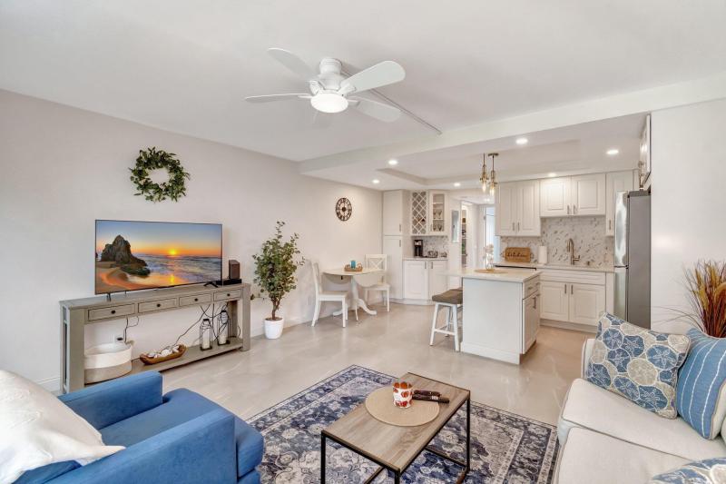  Condo & Townhome Photos