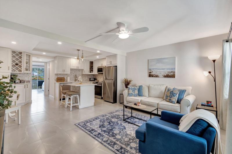  Condo & Townhome Photos