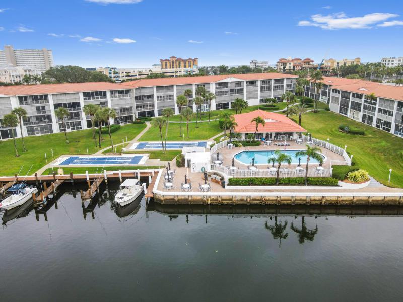  Condo & Townhome Photos