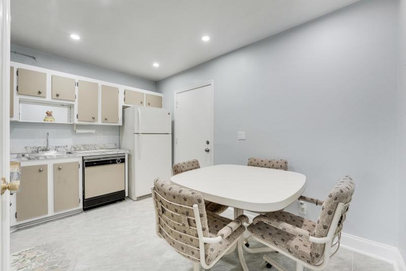  Condo & Townhome Photos