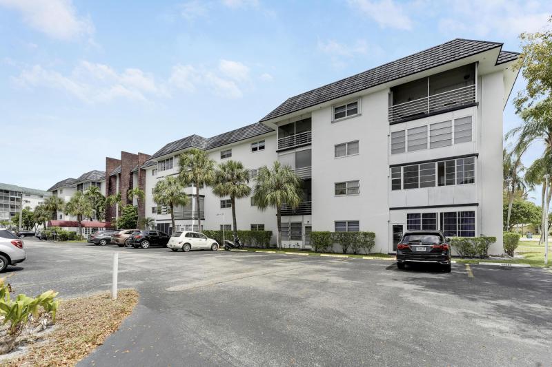  Condo & Townhome Photos