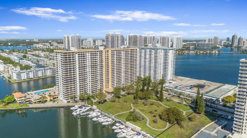  Condo & Townhome Photos