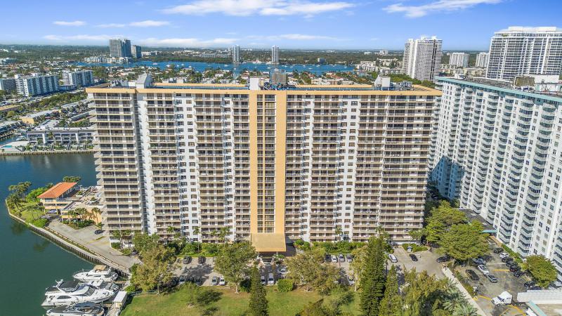  Condo & Townhome Photos