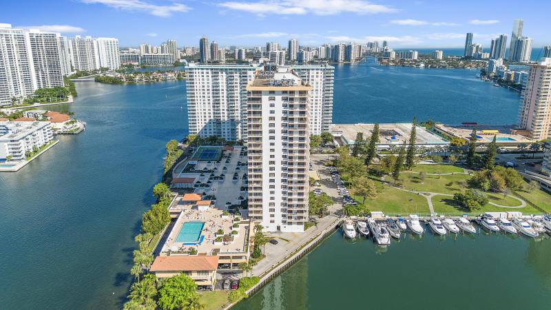  Condo & Townhome Photos
