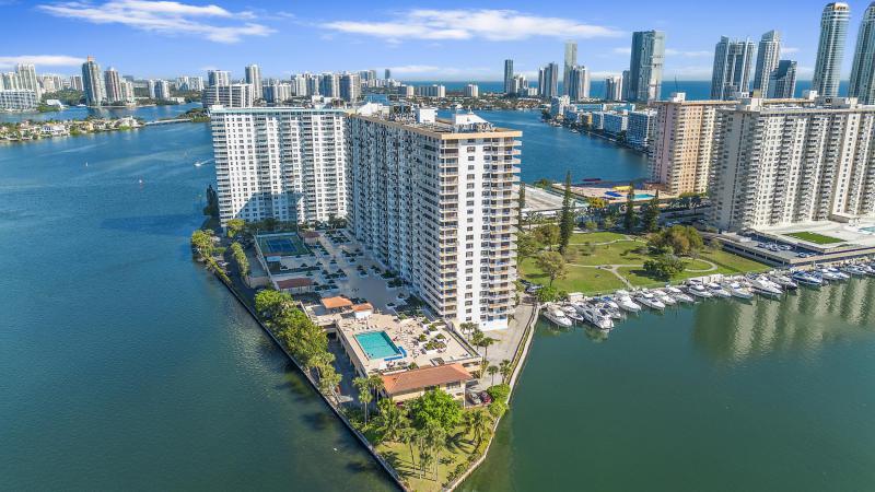  Condo & Townhome Photos