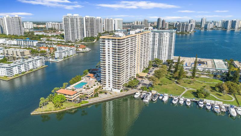  Condo & Townhome Photos