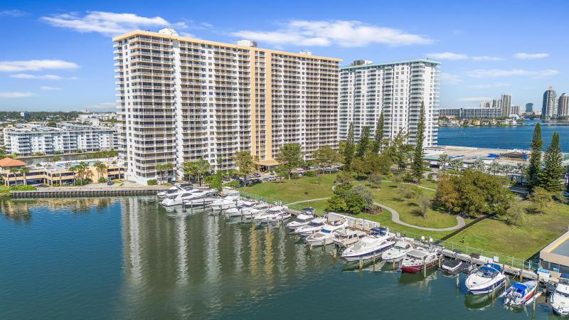  Condo & Townhome Photos