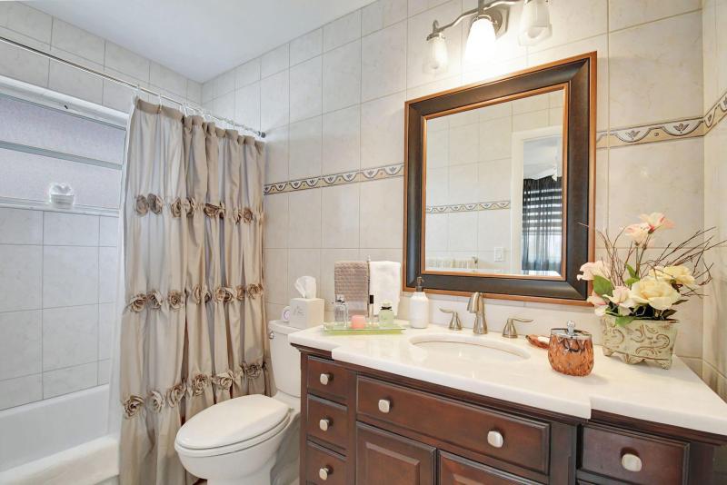  Condo & Townhome Photos