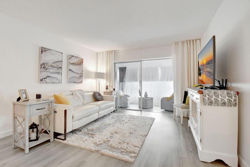  Condo & Townhome Photos