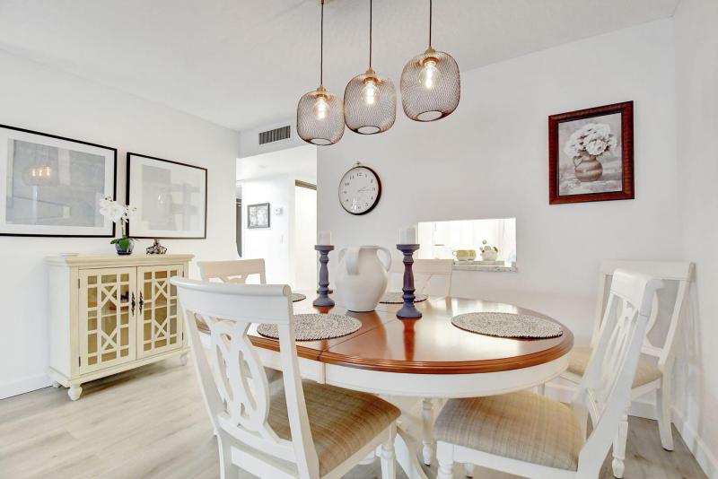  Condo & Townhome Photos
