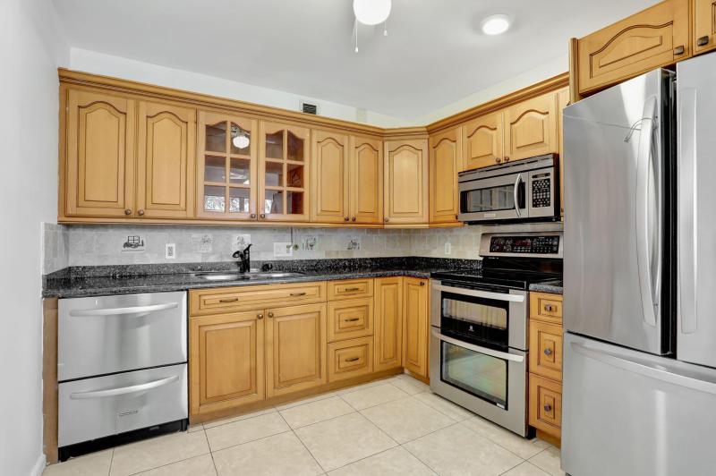  Condo & Townhome Photos