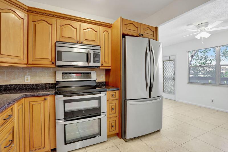  Condo & Townhome Photos