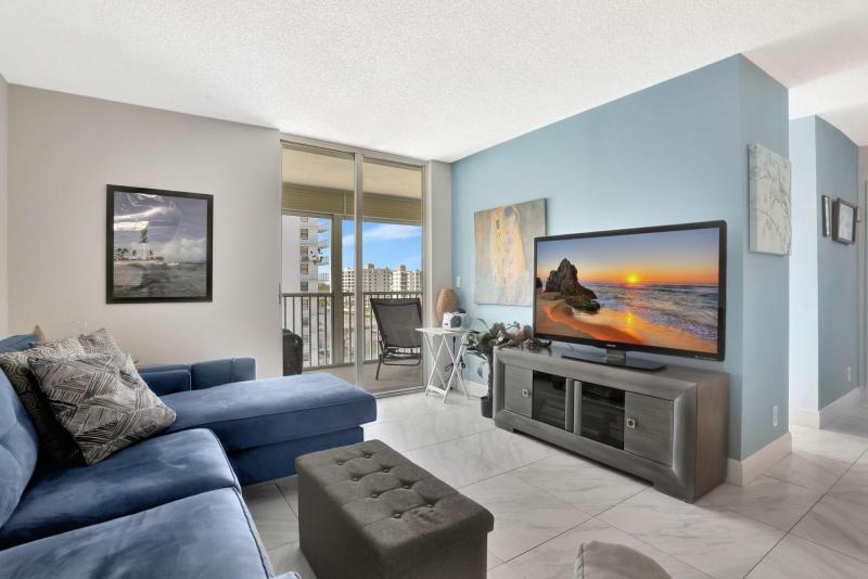  Condo & Townhome Photos