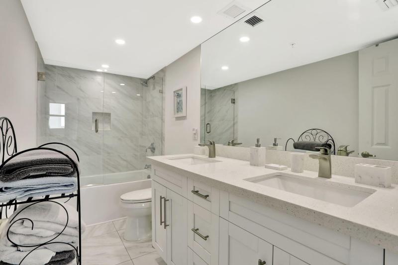  Condo & Townhome Photos