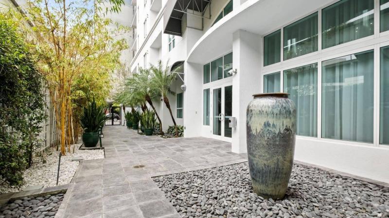  Condo & Townhome Photos