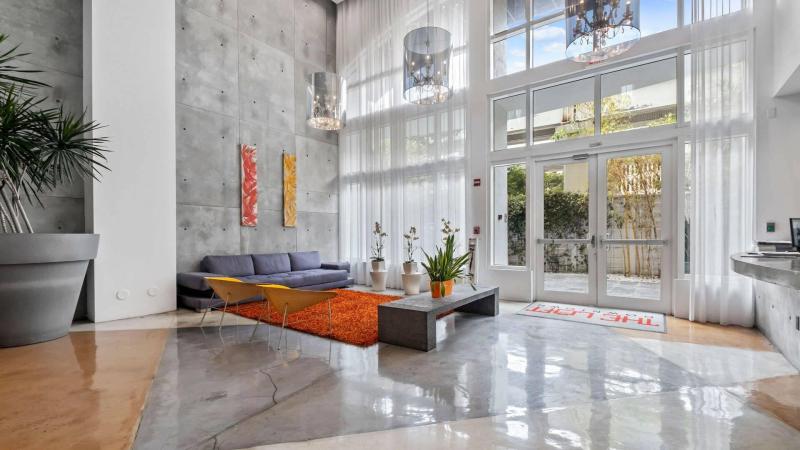  Condo & Townhome Photos