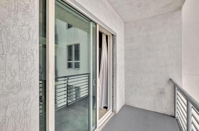  Condo & Townhome Photos