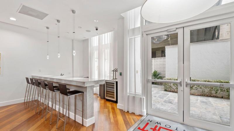  Condo & Townhome Photos