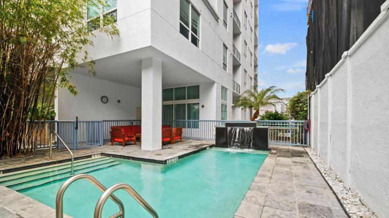  Condo & Townhome Photos