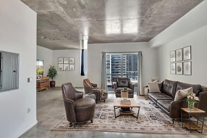  Condo & Townhome Photos