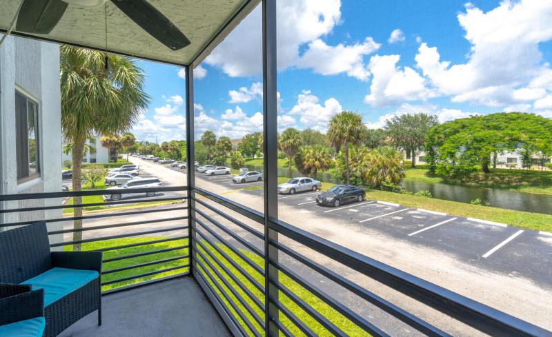  Condo & Townhome Photos