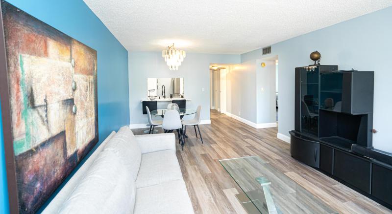  Condo & Townhome Photos