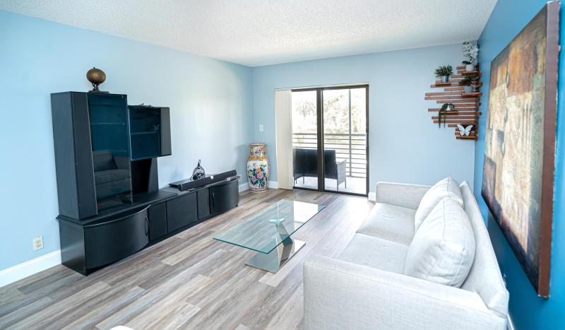  Condo & Townhome Photos