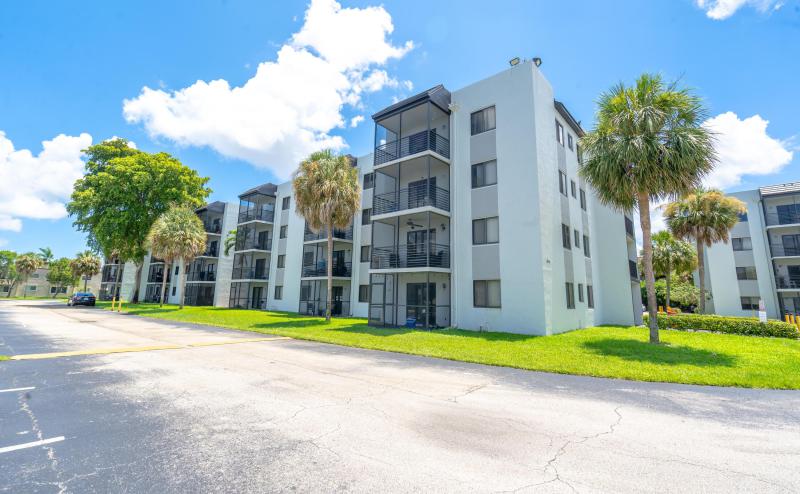  Condo & Townhome Photos