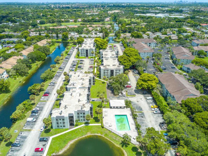  Condo & Townhome Photos