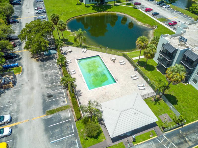  Condo & Townhome Photos