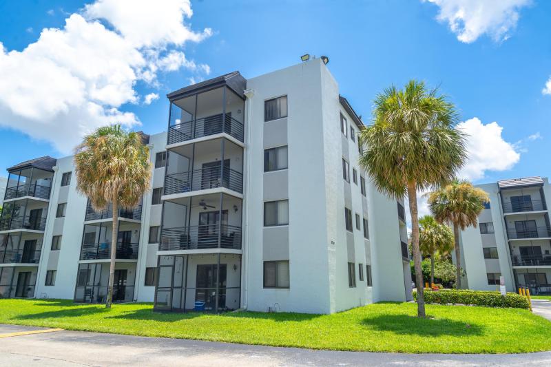  Condo & Townhome Photos