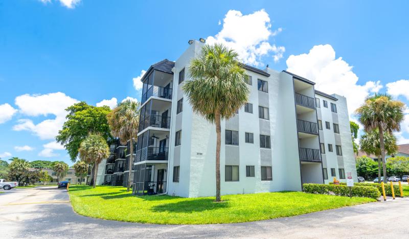  Condo & Townhome Photos