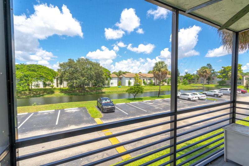  Condo & Townhome Photos