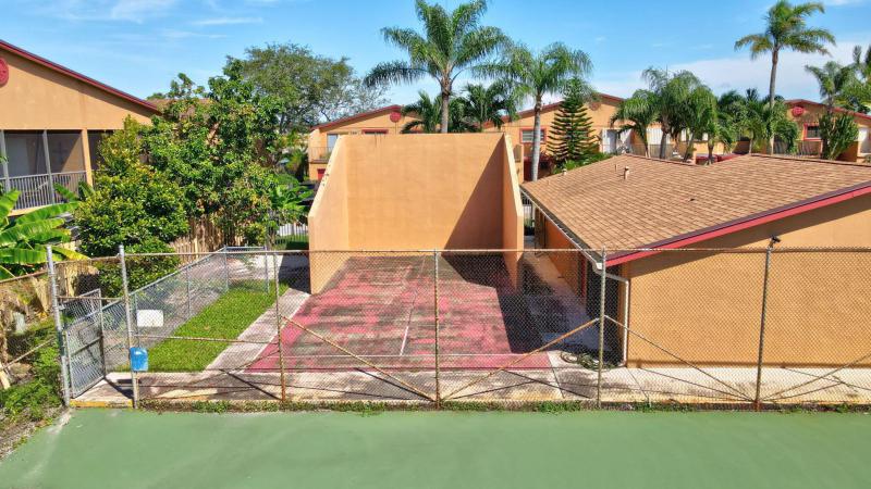  Condo & Townhome Photos