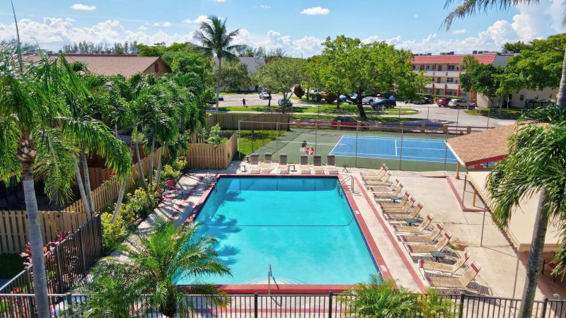  Condo & Townhome Photos