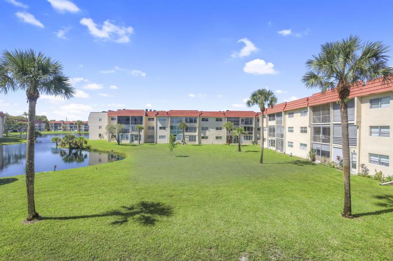 Condo & Townhome Photos