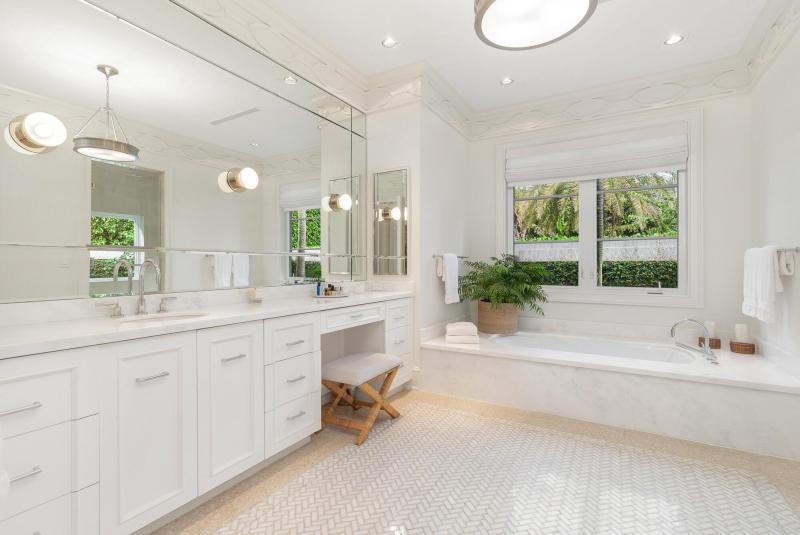  Single Family Homes Photo 12:  Palm Beach,  FL 33480