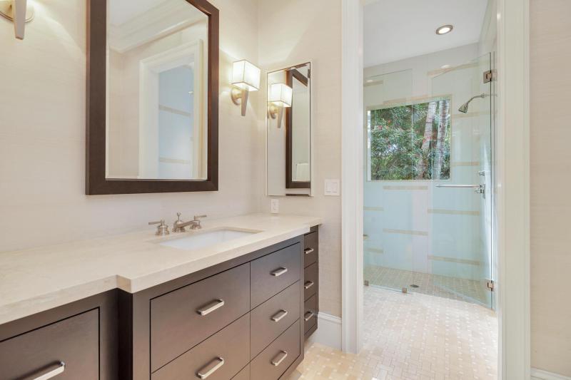 Single Family Homes Photo 13:  Palm Beach,  FL 33480