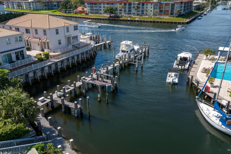  Condo & Townhome Photos