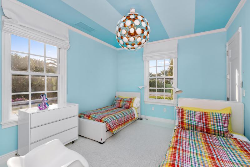  Single Family Homes Photo 71:  Palm Beach,  FL 33480