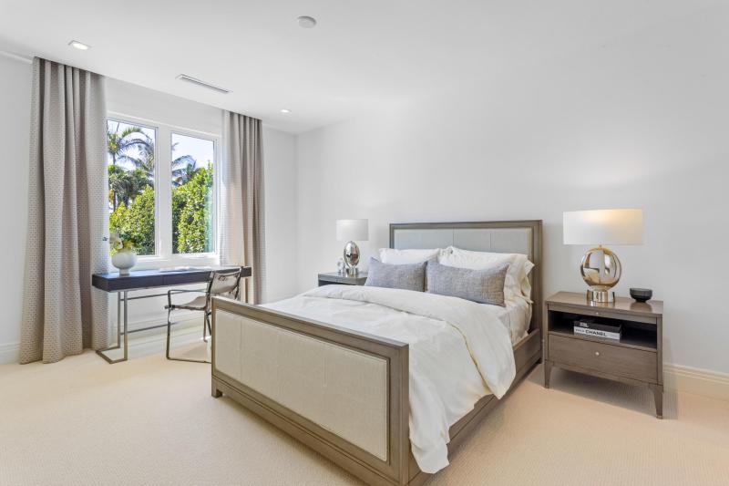  Single Family Homes Photo 15:  Palm Beach,  FL 33480