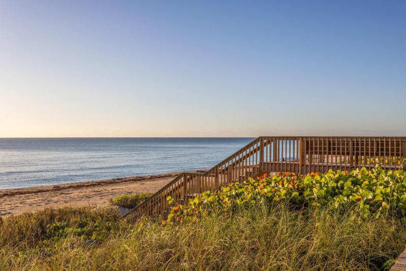  Single Family Homes Photo 29:  Palm Beach,  FL 33480