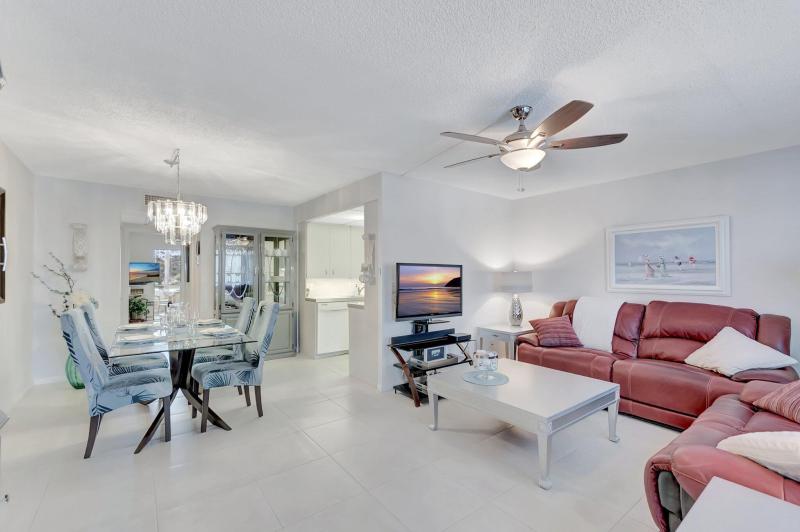  Condo & Townhome Photos