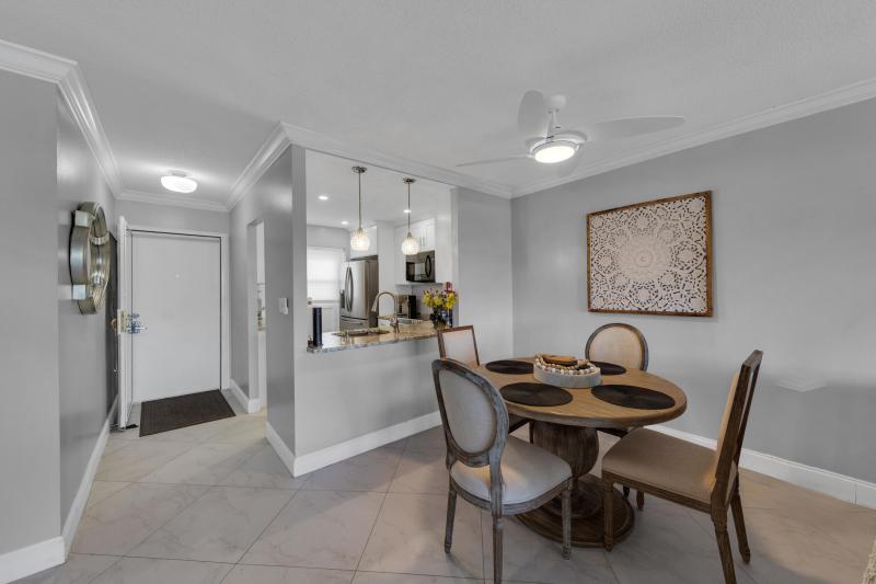  Condo & Townhome Photos