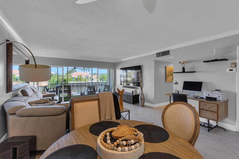  Condo & Townhome Photos